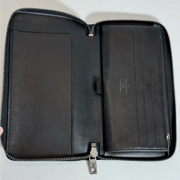 Louis Vuitton Utah Black Leather Organizer Wallet